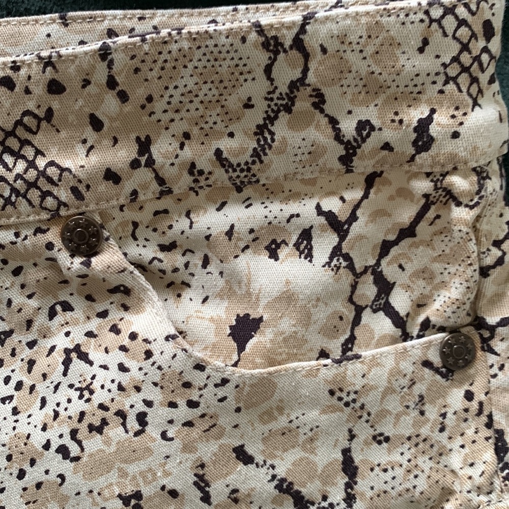 Spell Aloha Python Shorts Xs Preowned - image 8